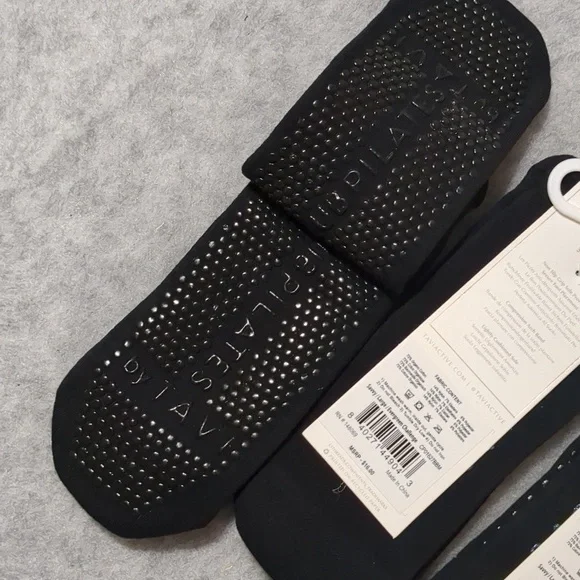 Tavi club pilates grip savvy Lot Of  3 socks evergreen challenge W Sz M NWT - Picture 6 of 7